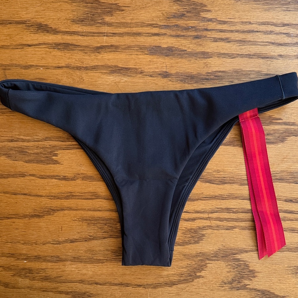 Left On Friday Black Streamline Bikini Bottom small NWT